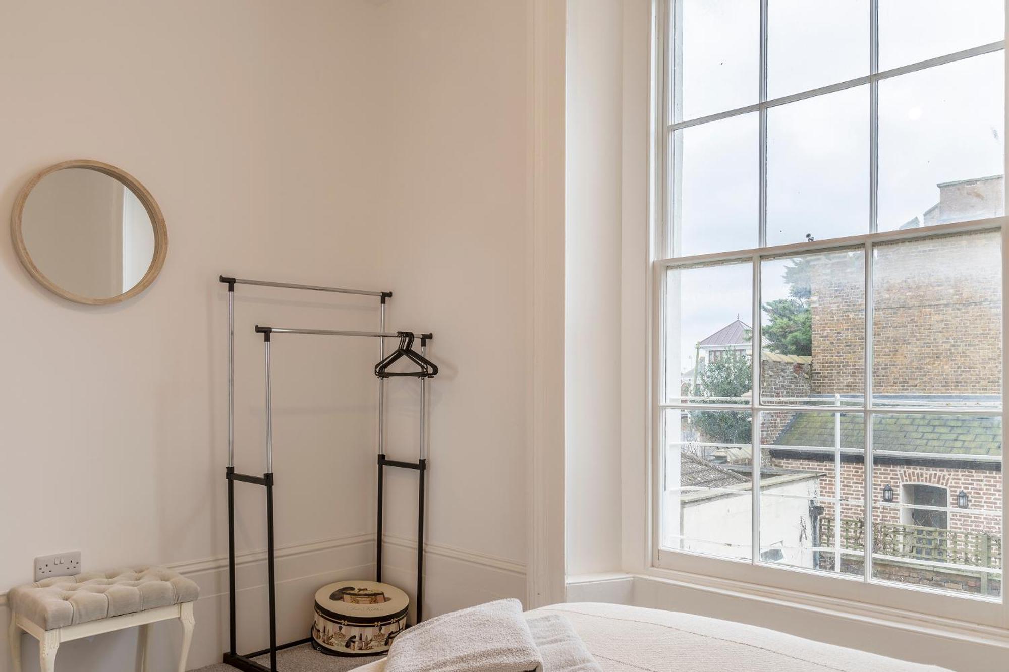 Seaside Serenity: Stylish Sea View Apartments In Herne Bay Buitenkant foto
