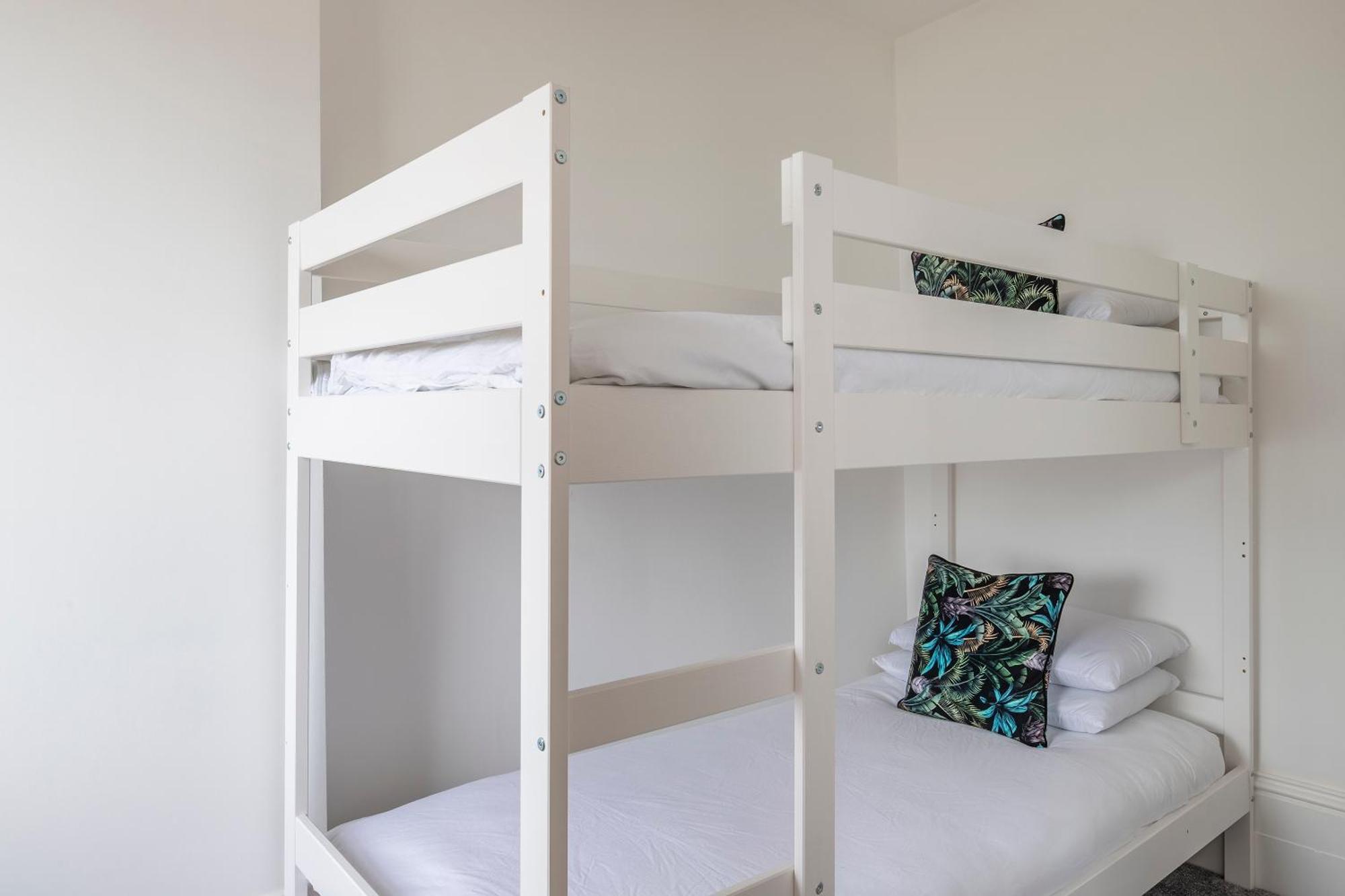 Seaside Serenity: Stylish Sea View Apartments In Herne Bay Buitenkant foto